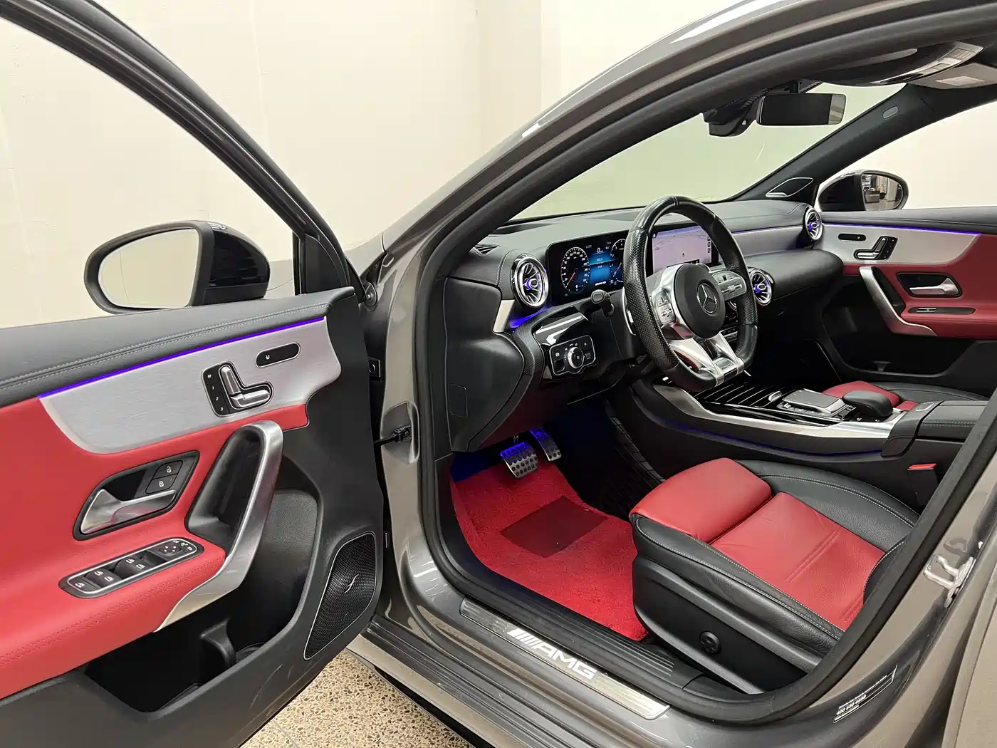 Mercedes-Benz A-Class AMG (Import) 2020 AMG A 35 4MATIC фото 13