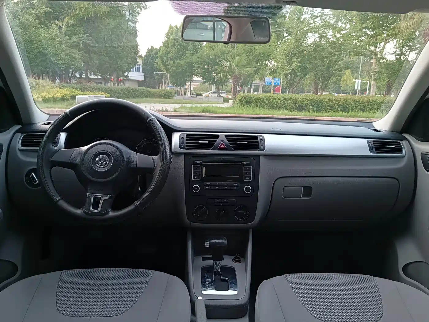 Volkswagen Bora 2012 1.6L Automatic Fashion Value Edition фото 11