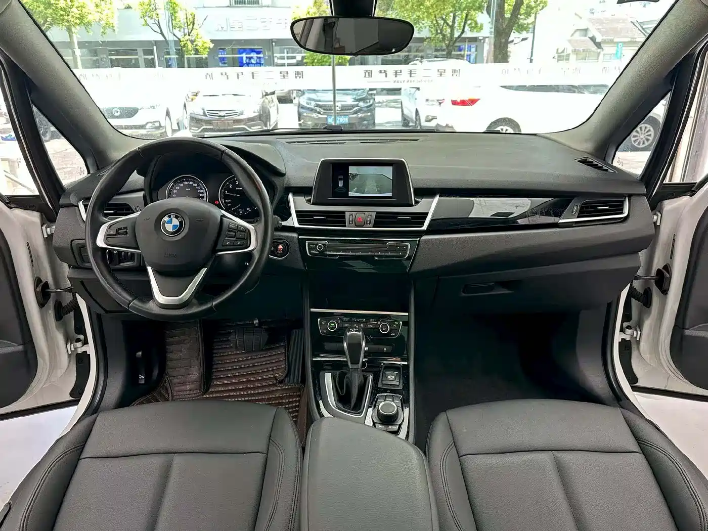 BMW 2 Series Touring 2019 218i Leading фото 5
