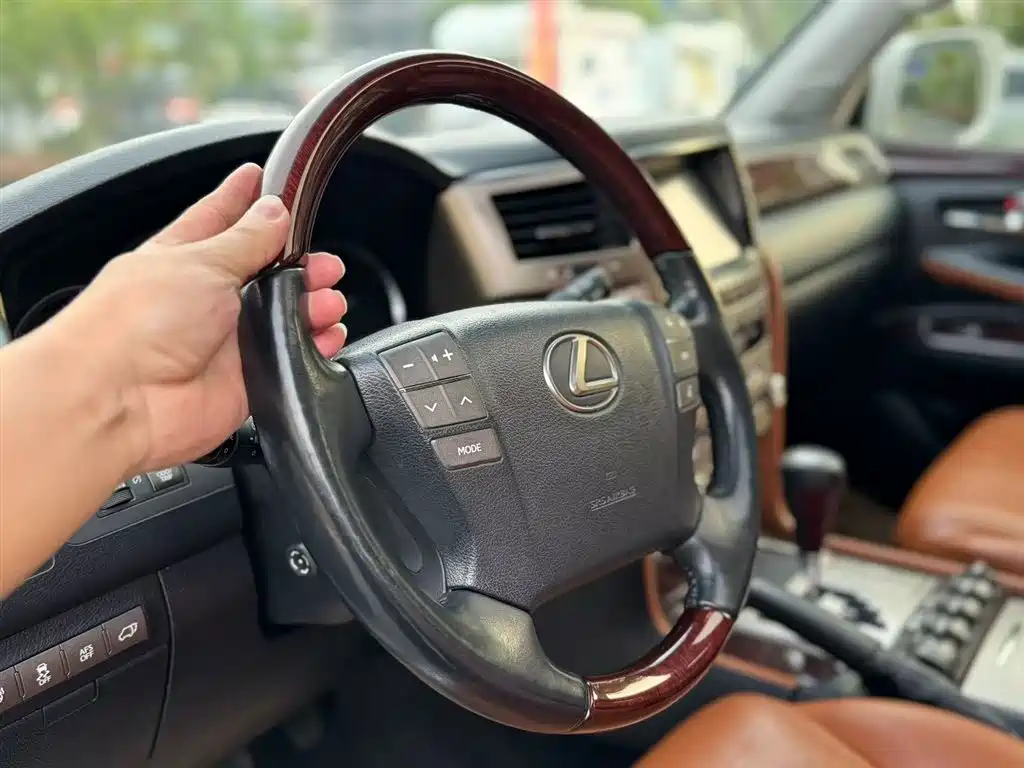 Lexus LX 2013 570 фото 6