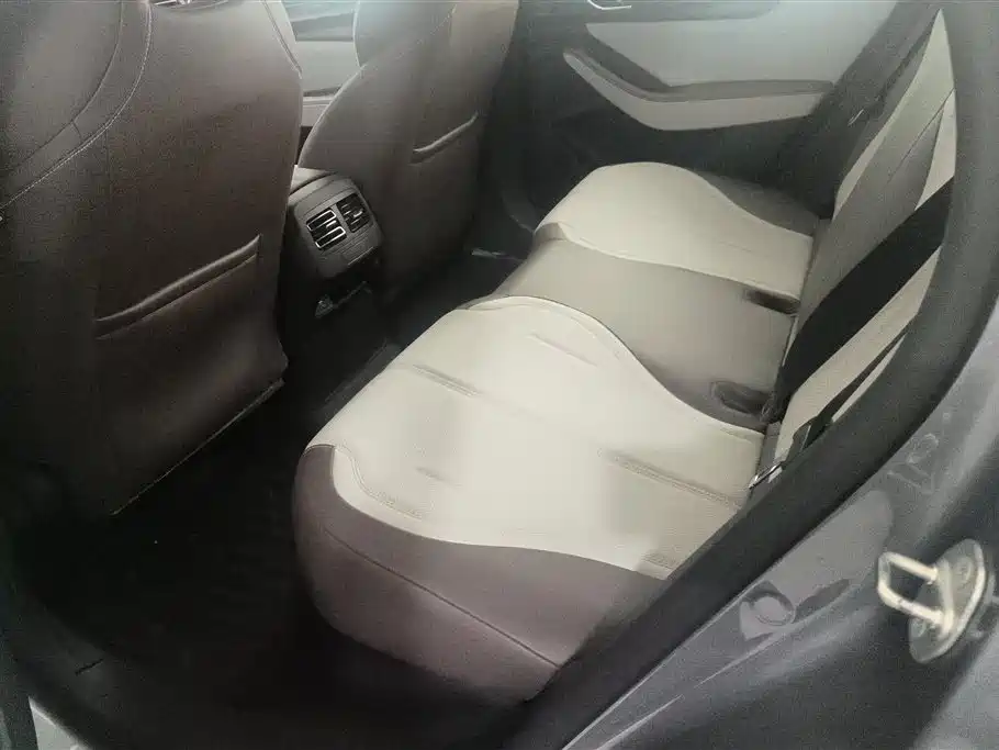BYD Qin PLUS 2024 Glory Edition DM-i 55KM Leading фото 11