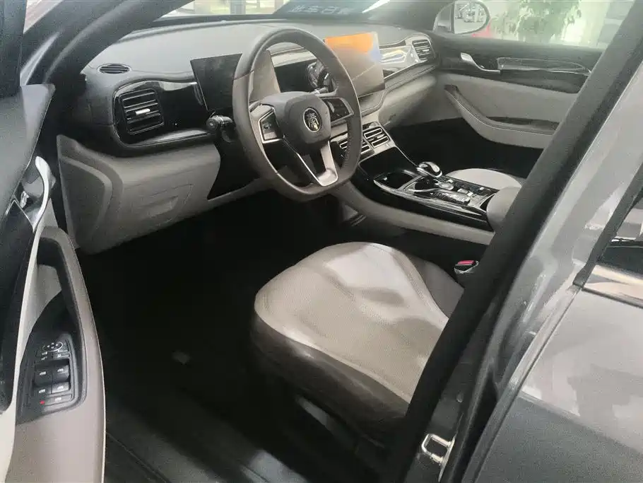 BYD Qin PLUS 2024 Glory Edition DM-i 55KM Leading фото 9