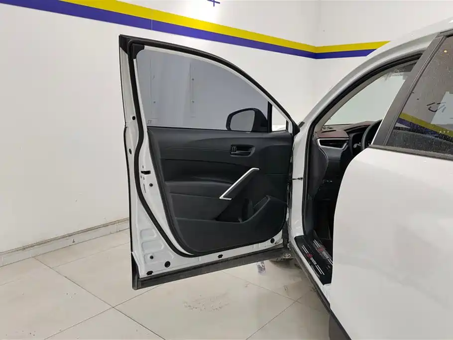 Toyota Corolla Cross 2024 Model 2.0L Pioneer Edition фото 7