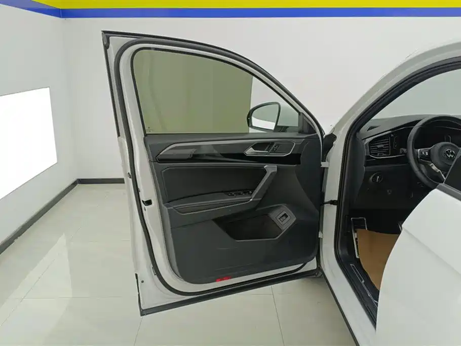 Volkswagen Tayron 2022 380TSI 4WD R-Line Smart Connect Edition фото 7