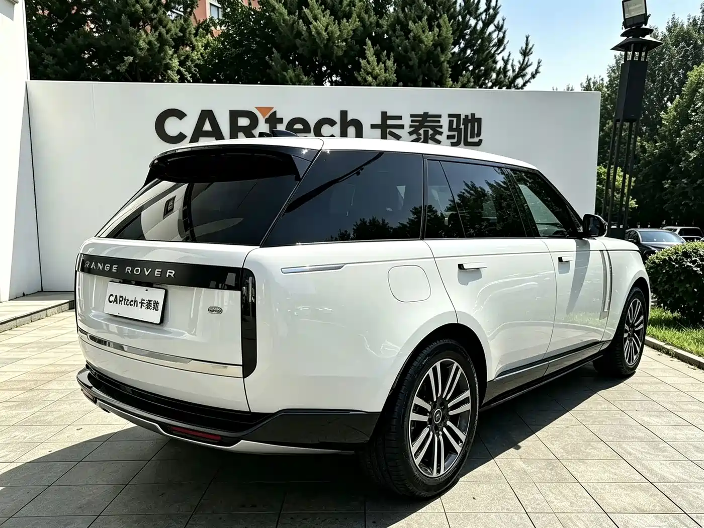 Land Rover Range Rover 2024 2023 3.0 L6 400PS Genesis Extended Version