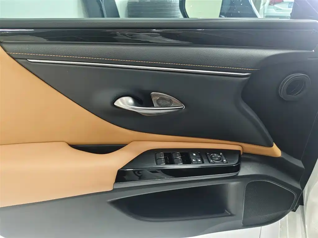 Lexus ES 2021 200 Excellence Edition фото 8