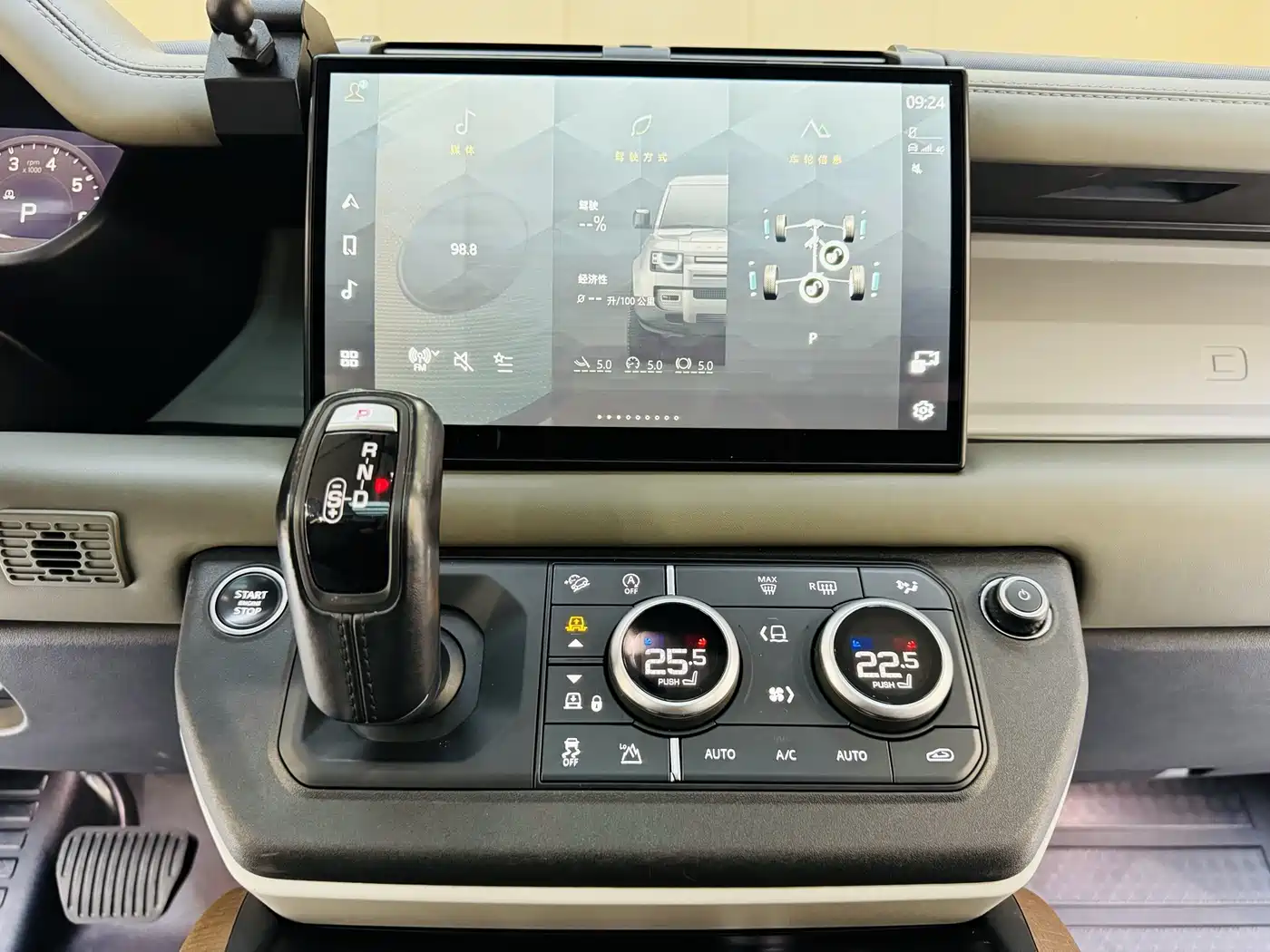 Land Rover Defender 2022 110 P400 X-DYNAMIC HSE фото 10
