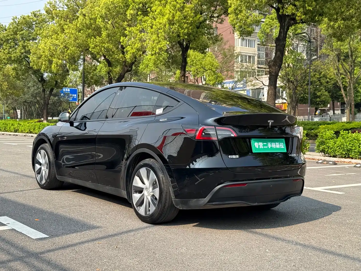 TESLA MODEL Y