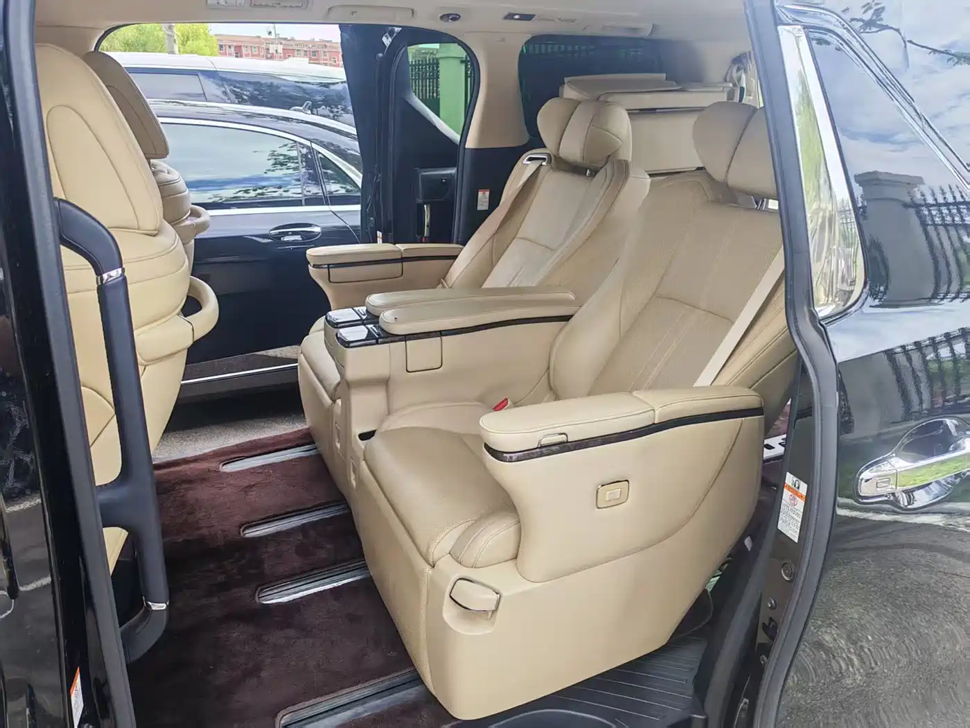 Toyota Vellfire 2020 Twin Engine 2.5L HV Premium Edition фото 8