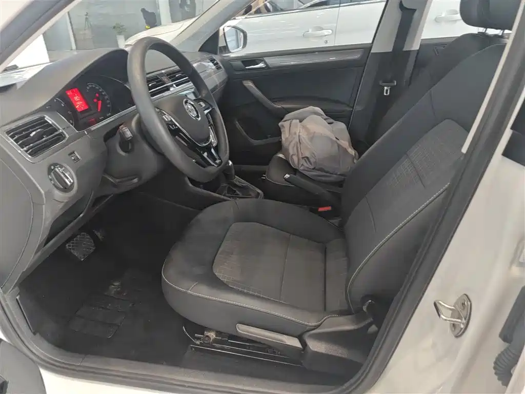 Volkswagen Santana 2018 1.5L Automatic Comfort Edition фото 16