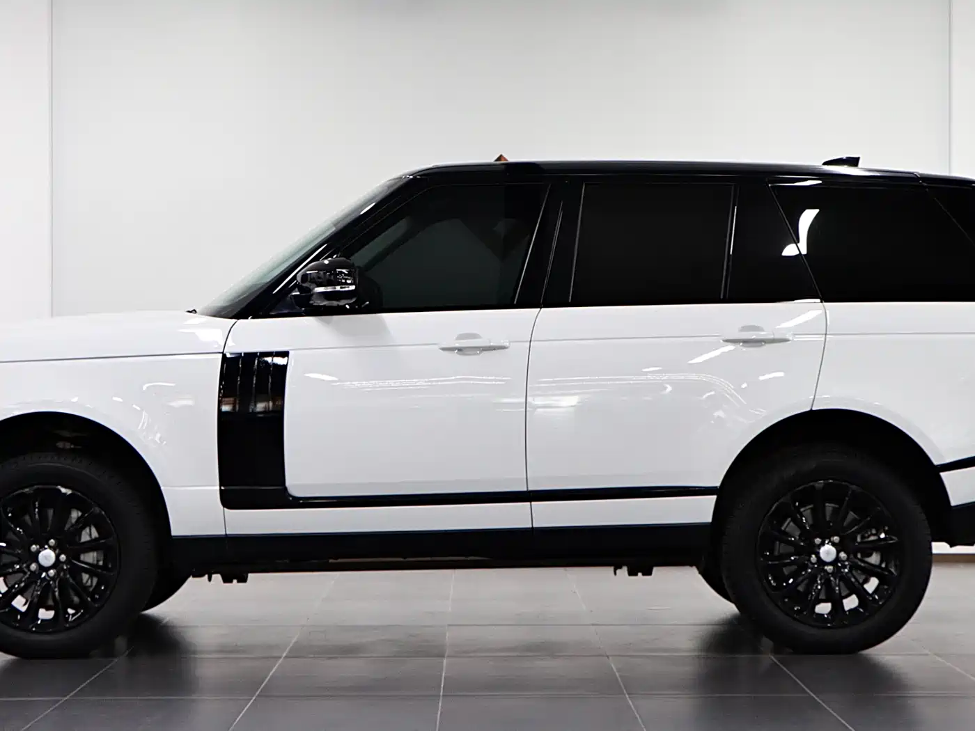 Land Rover Range Rover 2020 3.0 L6 Heritage Edition фото 7