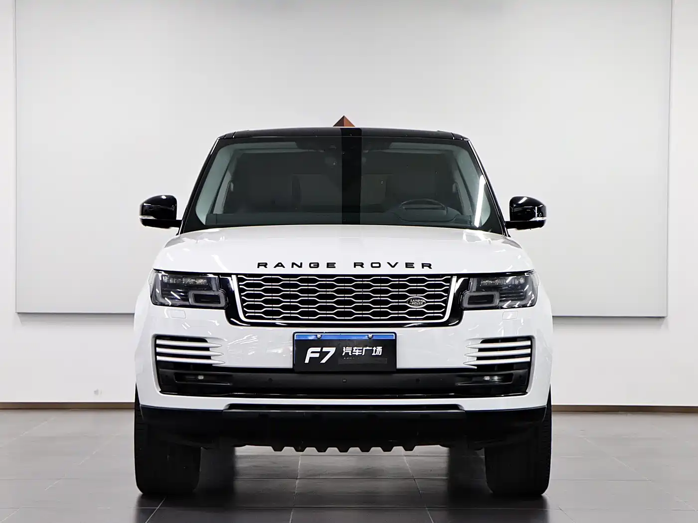 Land Rover Range Rover 2020 3.0 L6 Heritage Edition фото 2