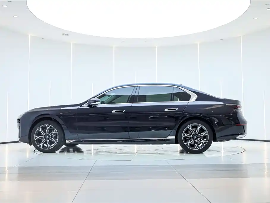 BMW 7-SERIES