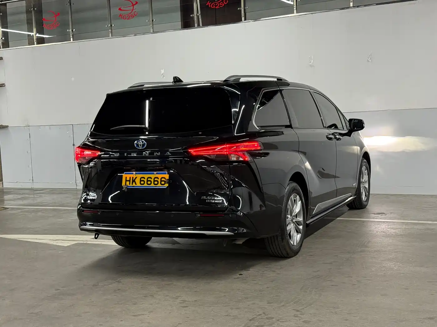 Toyota Sienna 2021 2.5L Hybrid Platinum Edition фото 21