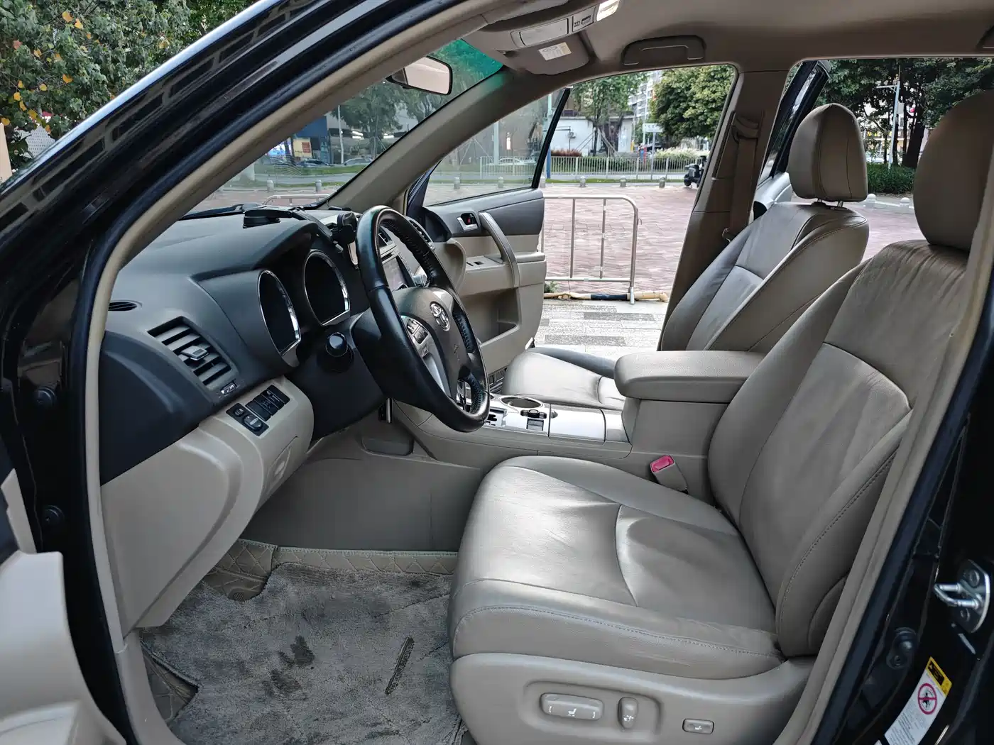 Toyota Highlander 2012 2.7L 2WD 5-seater Sport Edition фото 9