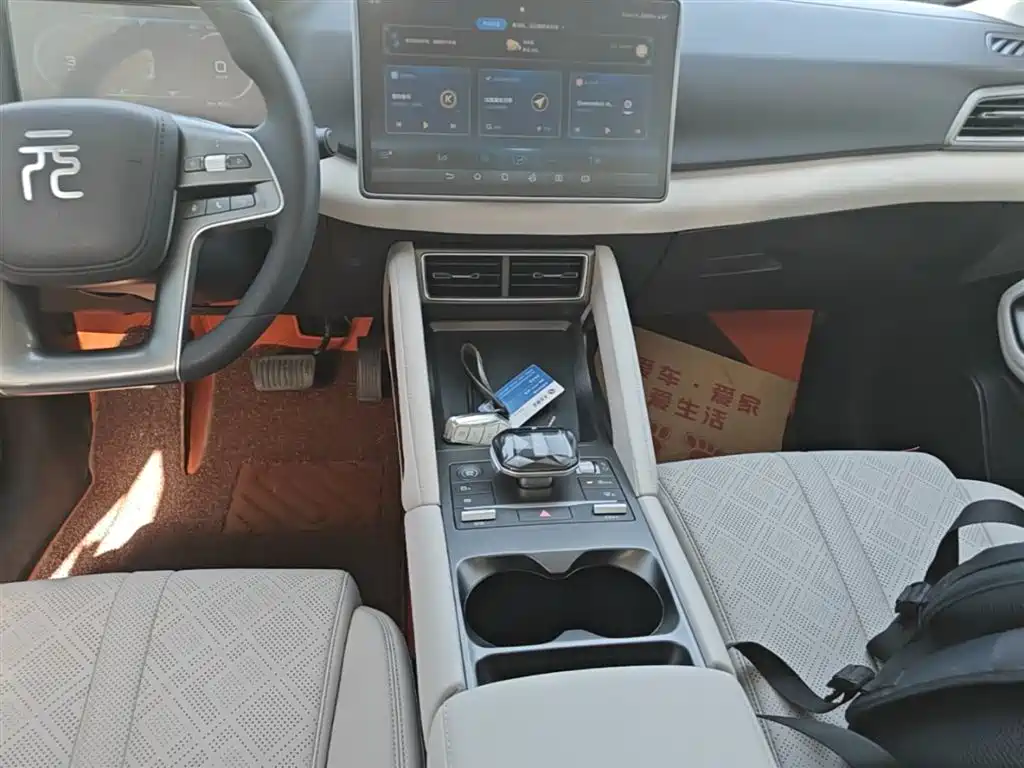 BYD Yuan UP 2024 401KM Leading Edition фото 14