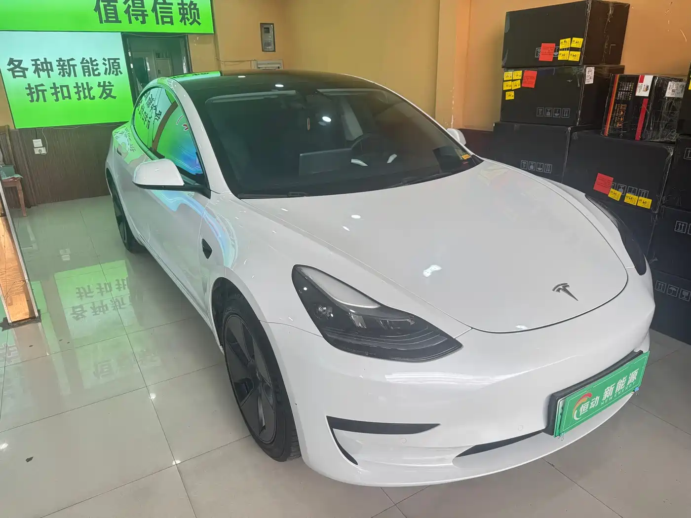 TESLA MODEL 3