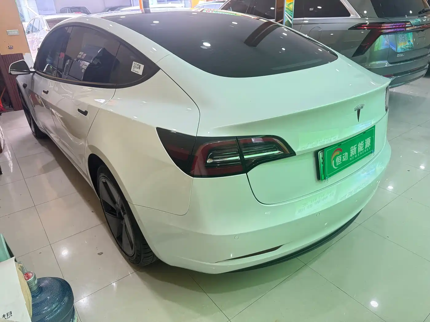 TESLA MODEL 3