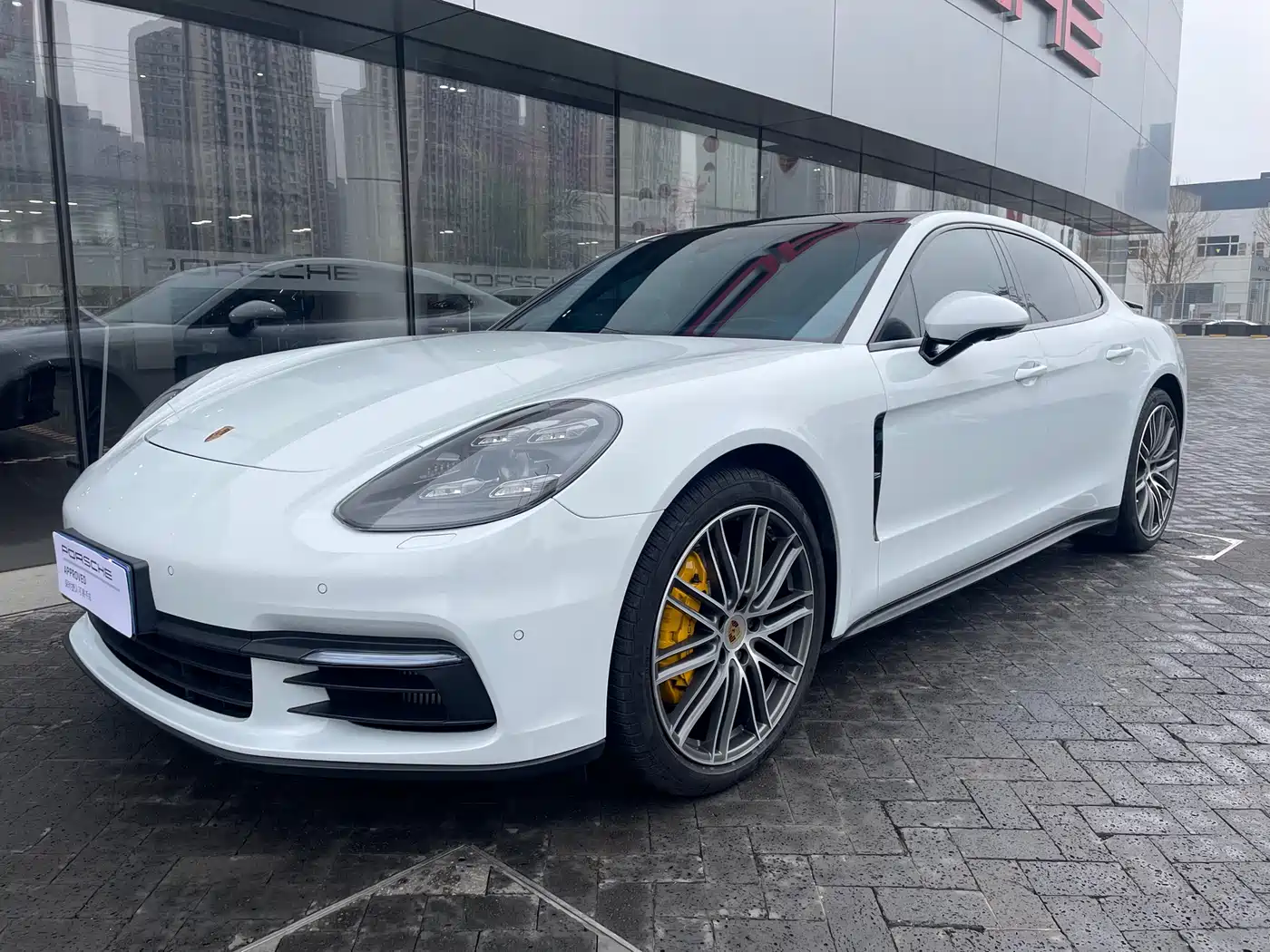 PORSCHE PANAMERA