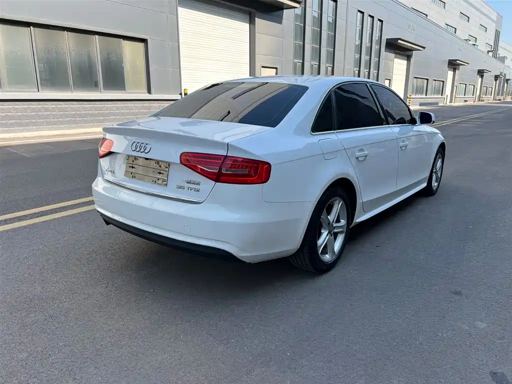 Audi A4L 2013 35 TFSI Automatic Comfort фото 4