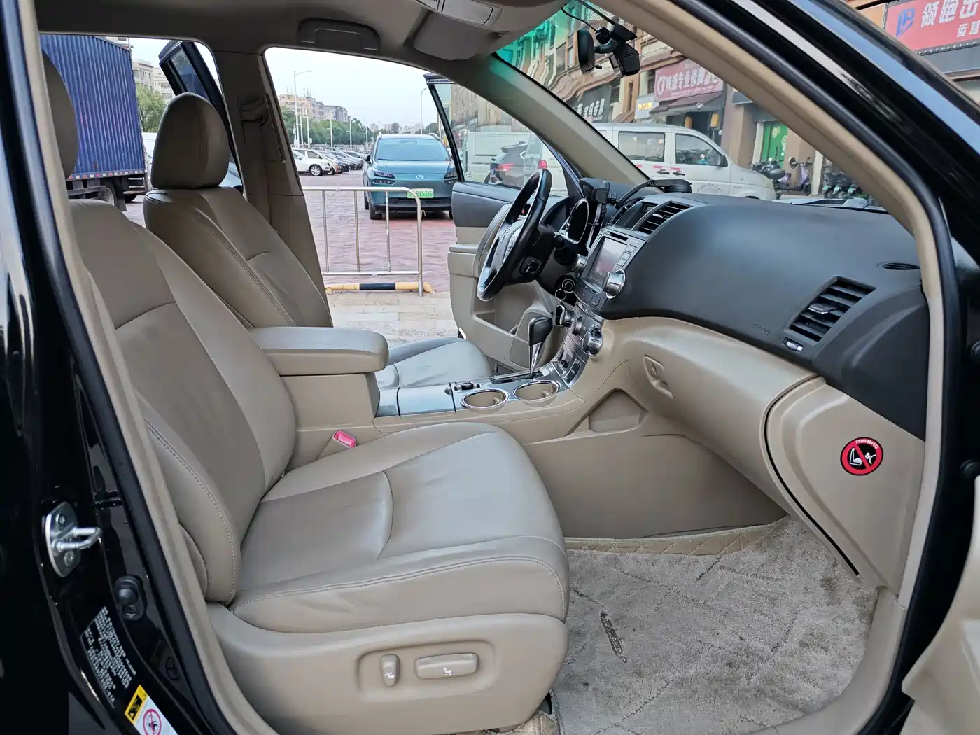 Toyota Highlander 2012 2.7L 2WD 5-seater Sport Edition фото 7