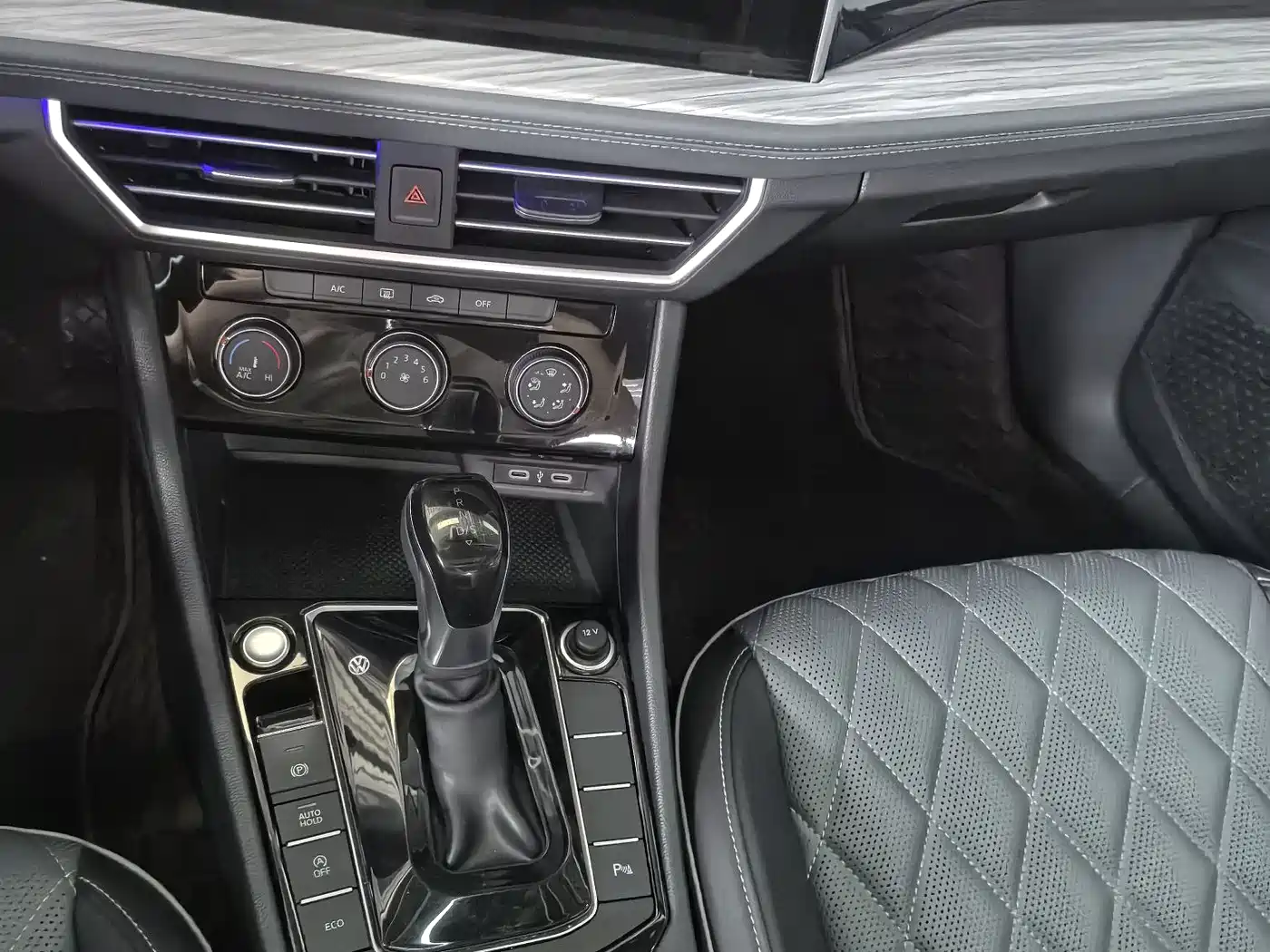 Volkswagen Sagitar 2023 300TSI DSG Surpassing Edition фото 10