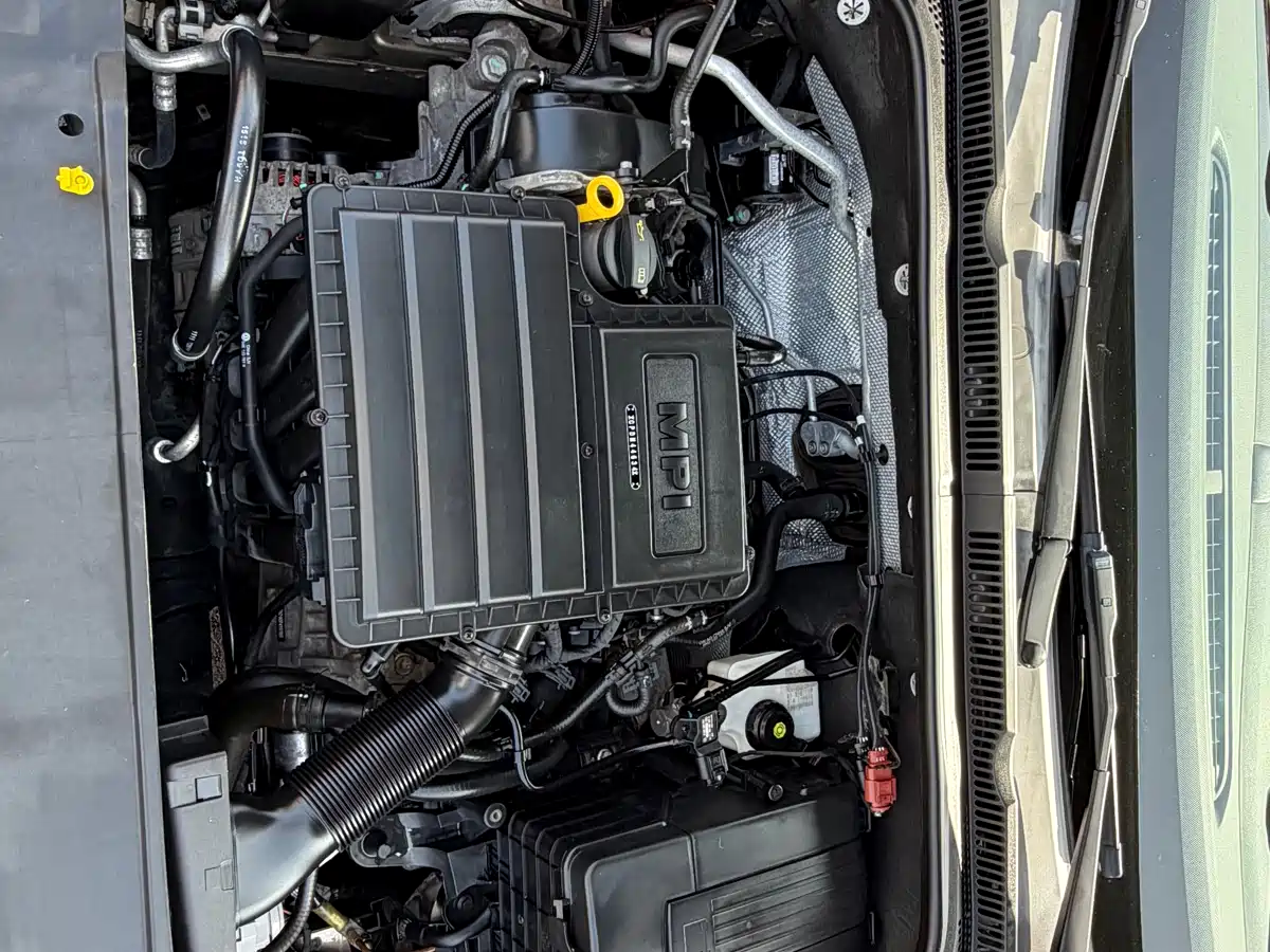 Volkswagen Sagitar 2015 1.6L Automatic Comfort фото 14