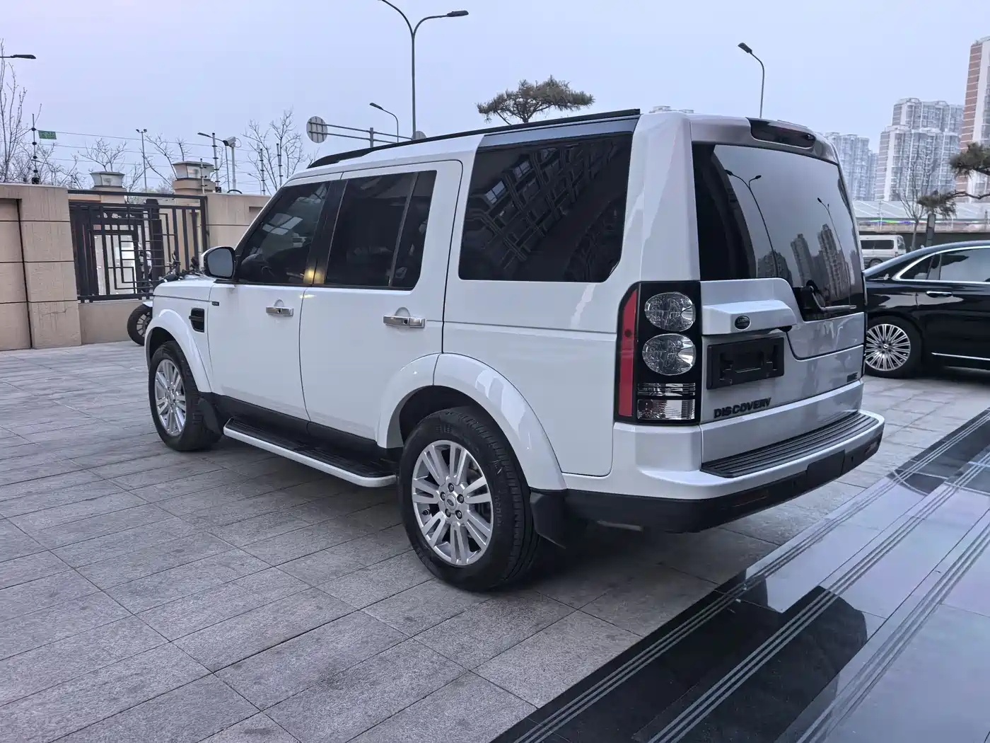Land Rover Discovery 2016 3.0 SC V6 HSE фото 3