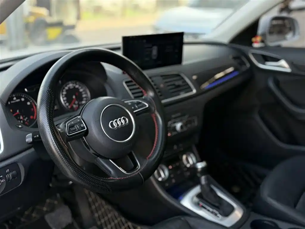 Audi Q3 2015 35 TFSI Millionth Anniversary Comfort фото 13