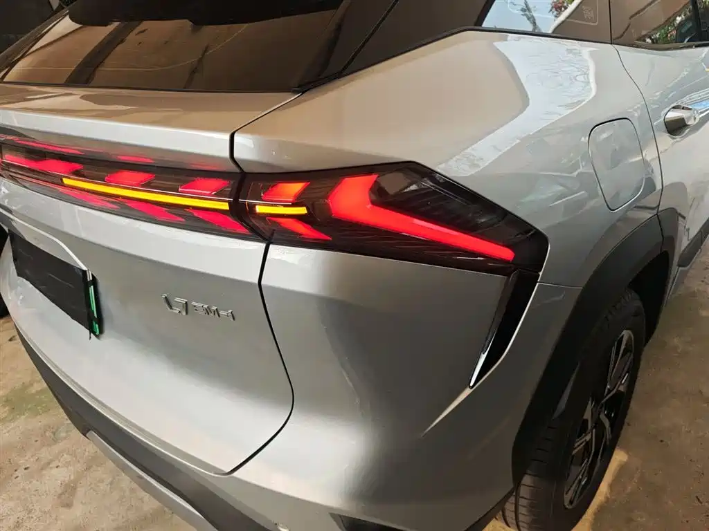 Geely Galaxy Galaxy L7 2025 Model EM-i 115km Long Range Edition фото 8