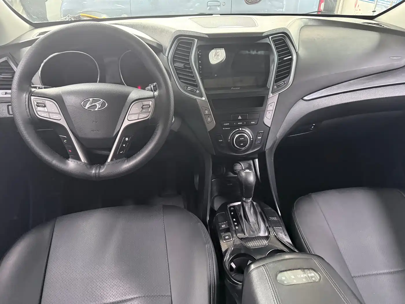 Hyundai Santa Fe 2015 2.0T Automatic 4WD Smart 5-Seater фото 12