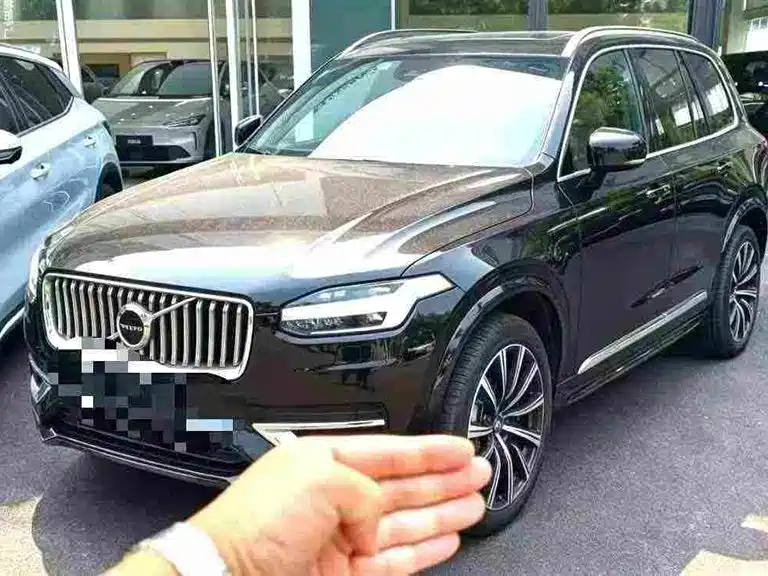 Фото 1 - Volvo XC90