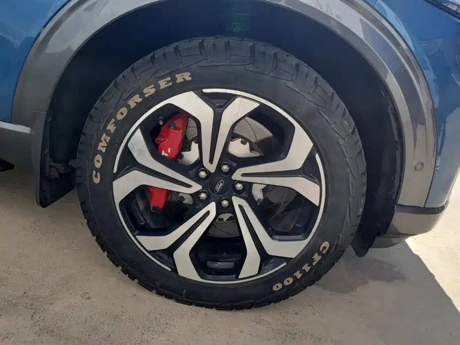 Photo 6 - Ford Explorer