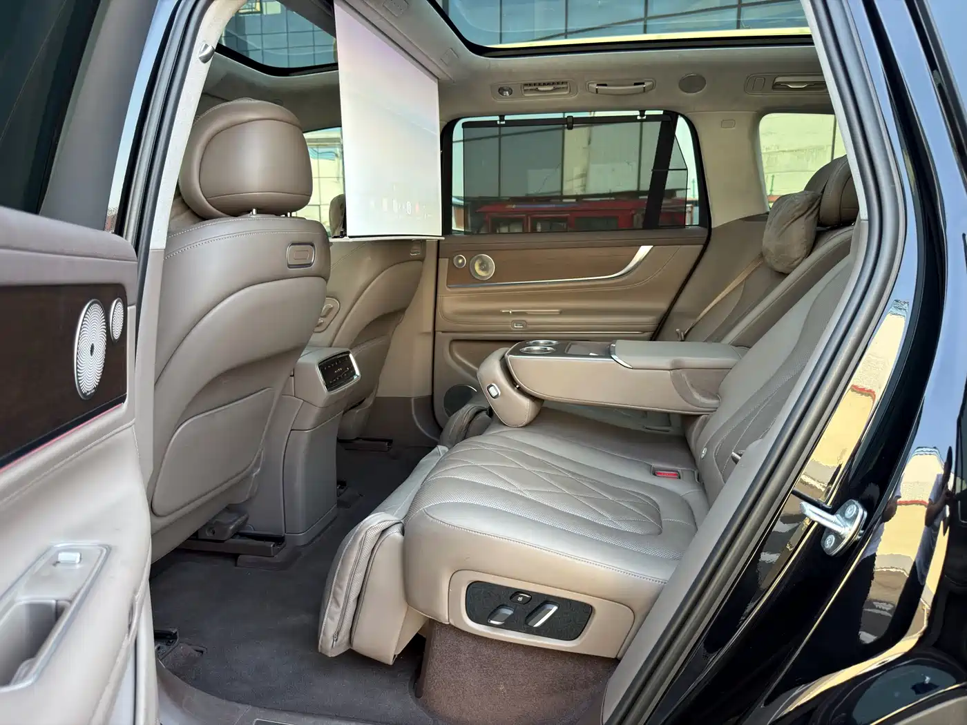 AITO Wenjie AITO M9 2024 Model Extended Range Ultra Edition 52kWh 5-Seater фото 7