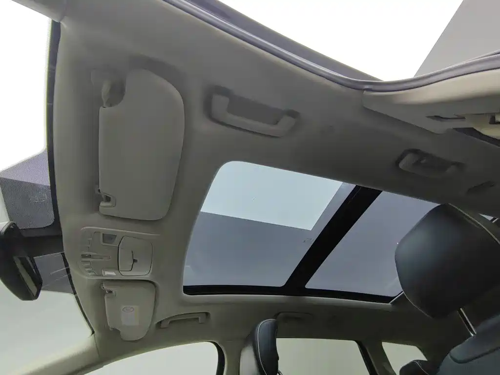 Фото 14 - Ford Edge