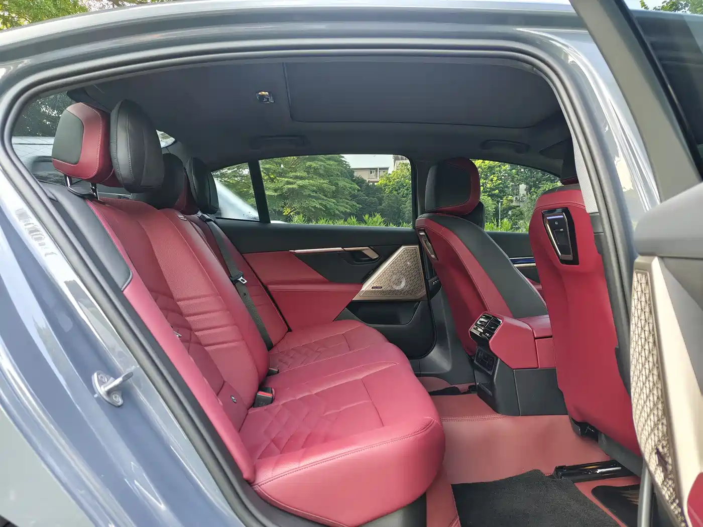 BMW 5 Series 2025 530Li Premium Luxury Package фото 8