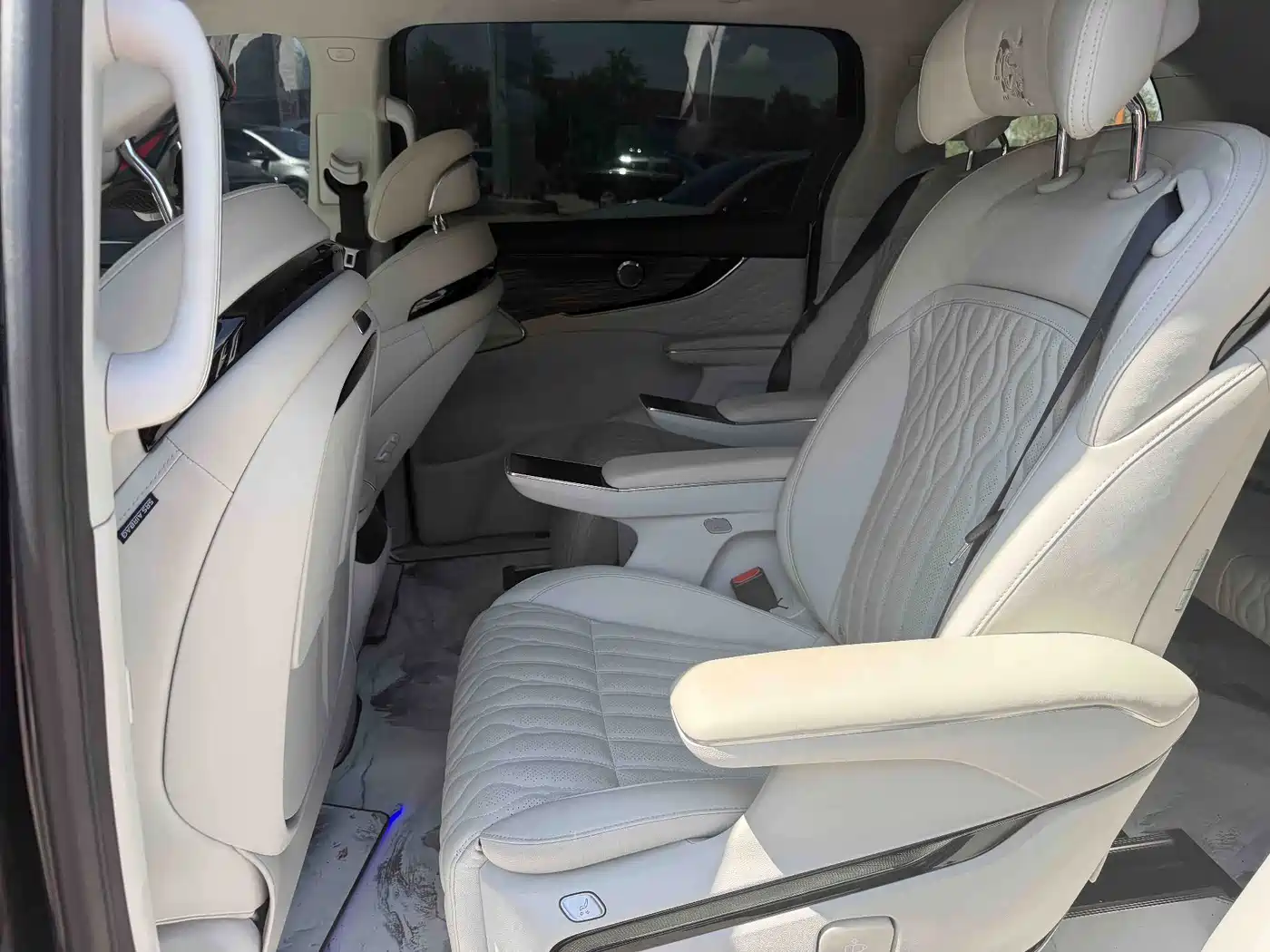 Dongfeng Fengxing Starlight V9 2024 2024 1.5TD 200km Cloud Ladder Series Premium