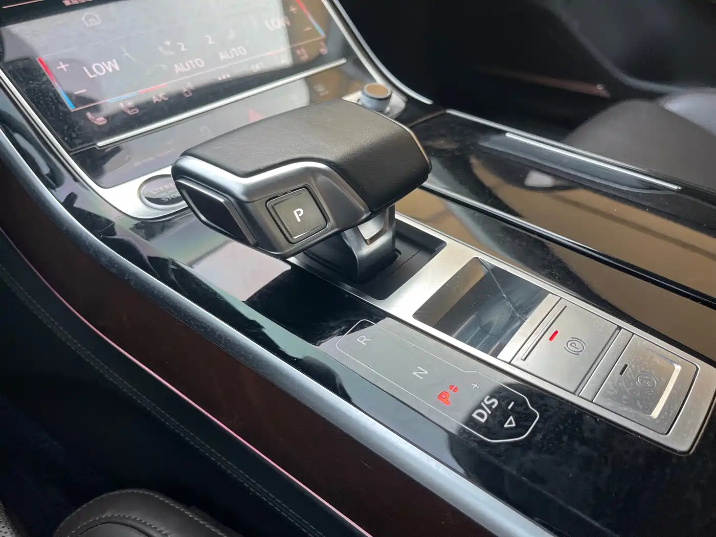 Audi A8 2021 A8L 55 TFSI quattro Luxury фото 10