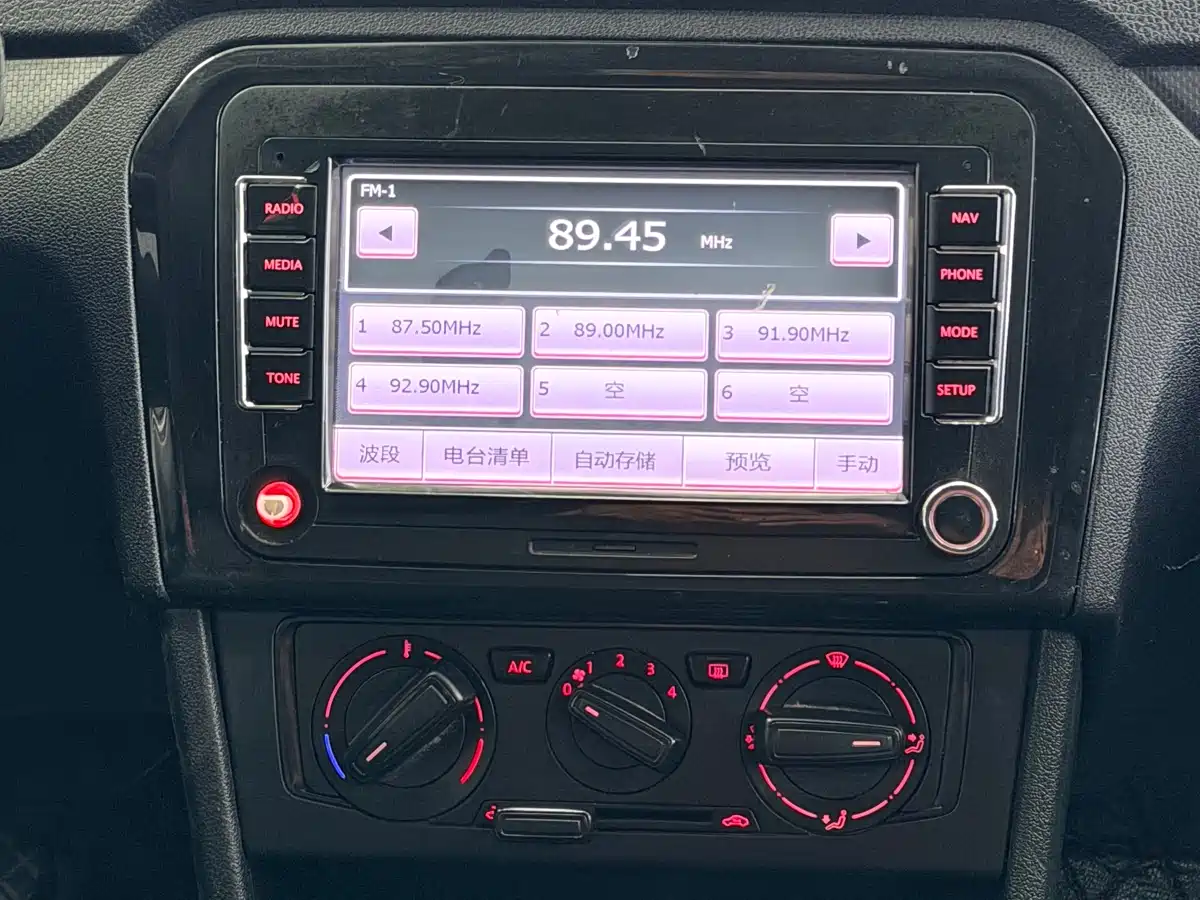 Volkswagen Jetta 2015 Quality Edition 1.4L Manual Fashion фото 14