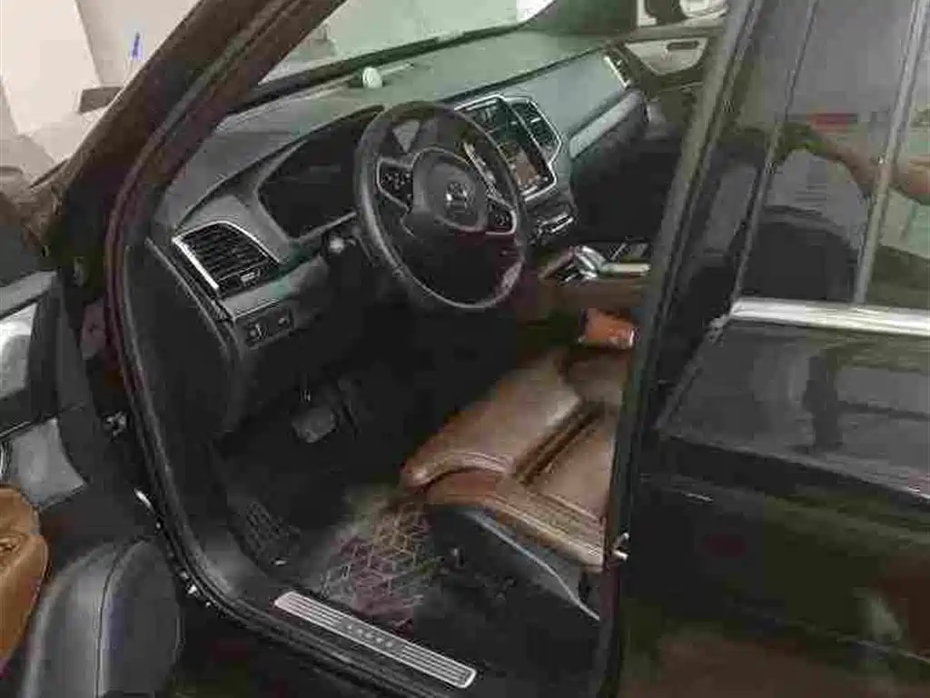 Фото 3 - Volvo XC90