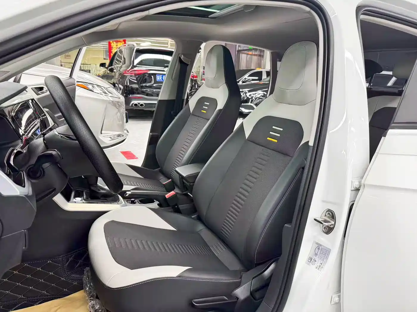 Volkswagen Polo 2024 2023 Facelift Plus 1.5L Auto Chroma Tech Edition