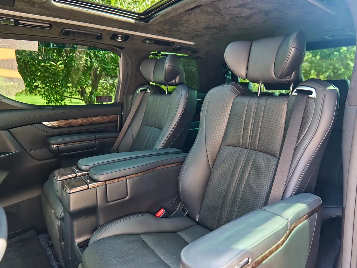 Toyota Vellfire 2021 Crown Hybrid 2.5L HV Premium Edition фото 13