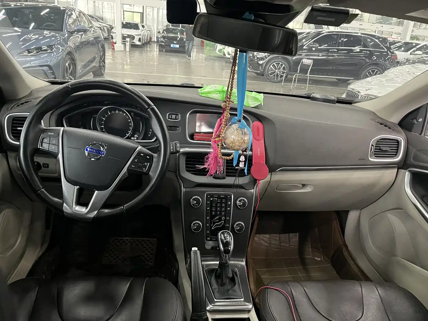 Фото 7 - Volvo V40