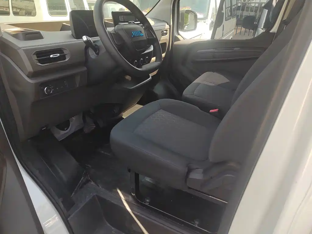 Jiangling E-Fushun 2026 2025 Clear Window Version 41.86kWh Short Wheelbase Low Roof