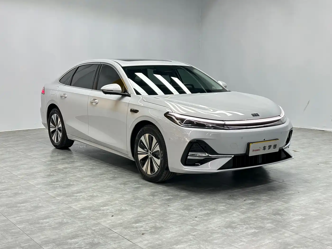 Geely Galaxy Galaxy A7 2025 EM-i 150km Explorer+ Edition фото 3