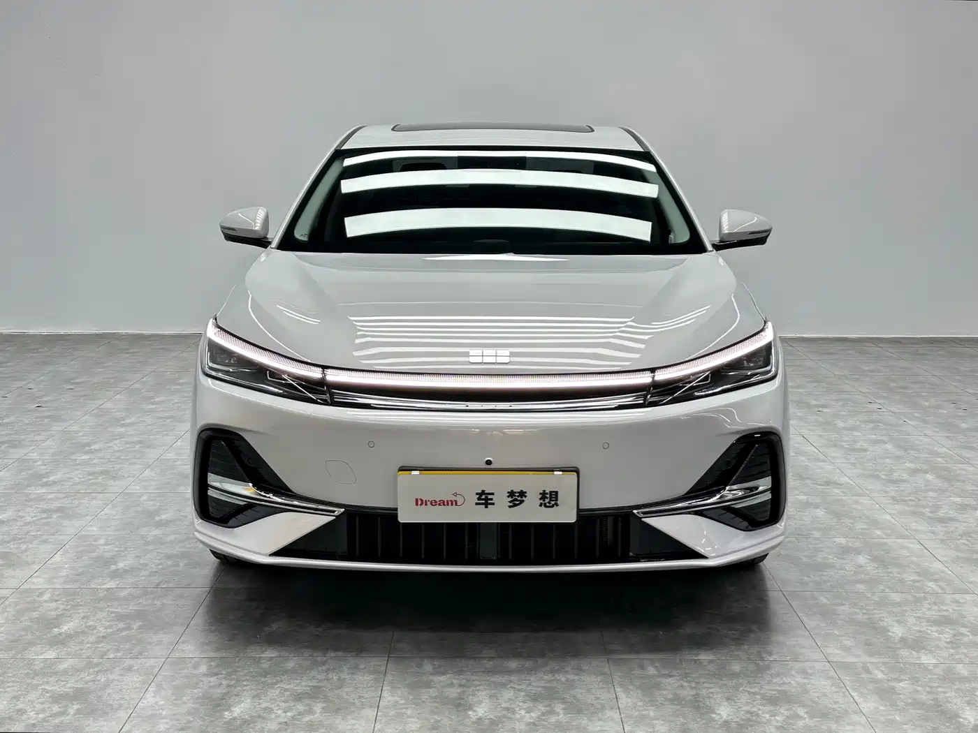 Geely Galaxy Galaxy A7 2025 EM-i 150km Explorer+ Edition фото 2