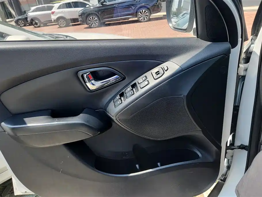 Hyundai Beijing Hyundai ix35 2013 2.0L Auto 2WD Smart GLS China IV фото 7