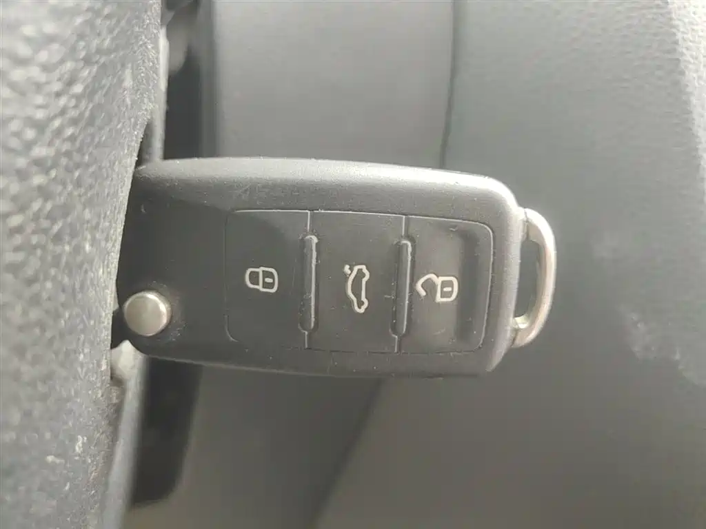 Volkswagen Sagitar 2014 Facelift 1.6L Automatic Leading Version фото 9