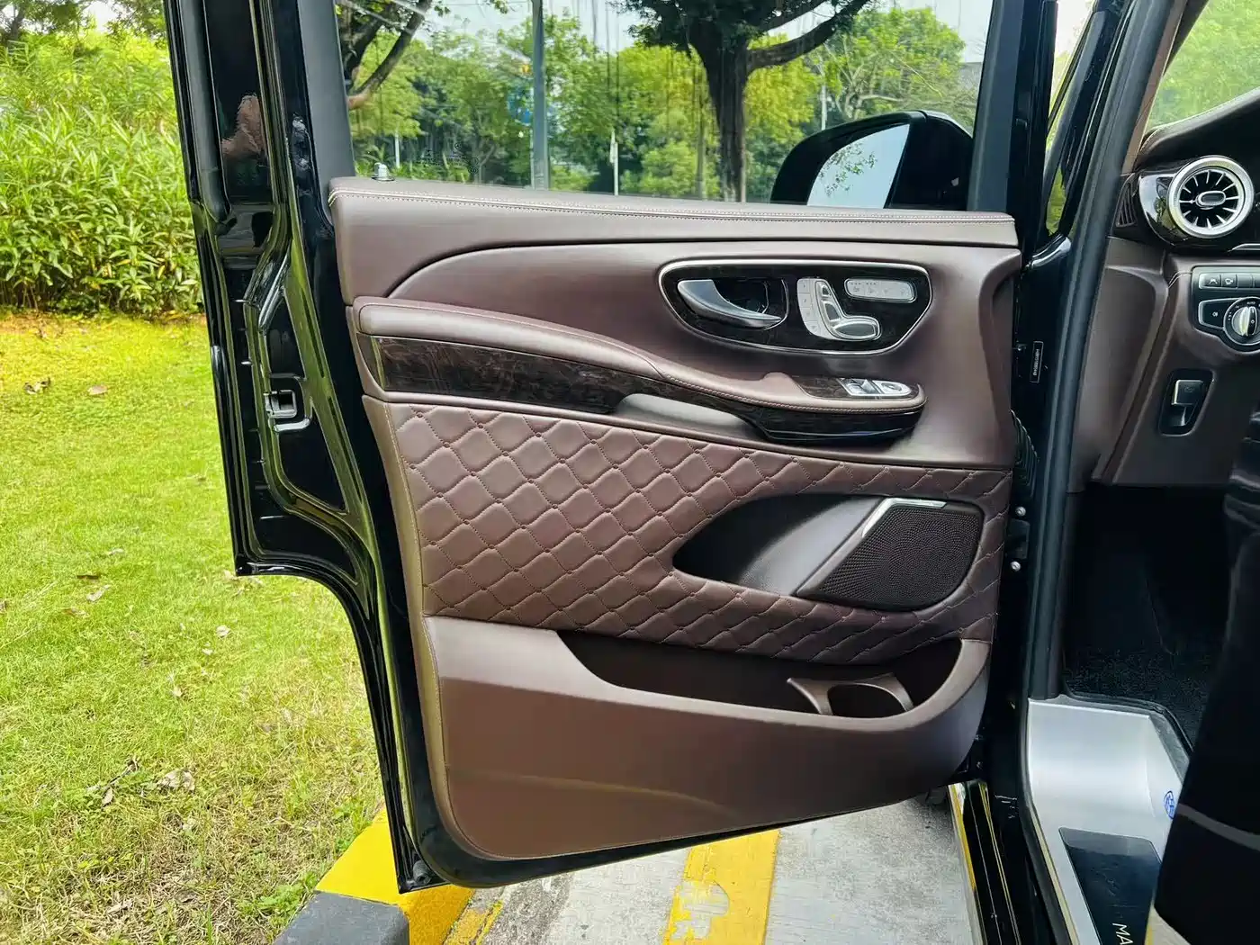 Mercedes-Benz V-Class 2018 V 260 L Premium Long Wheelbase Edition China VI фото 10