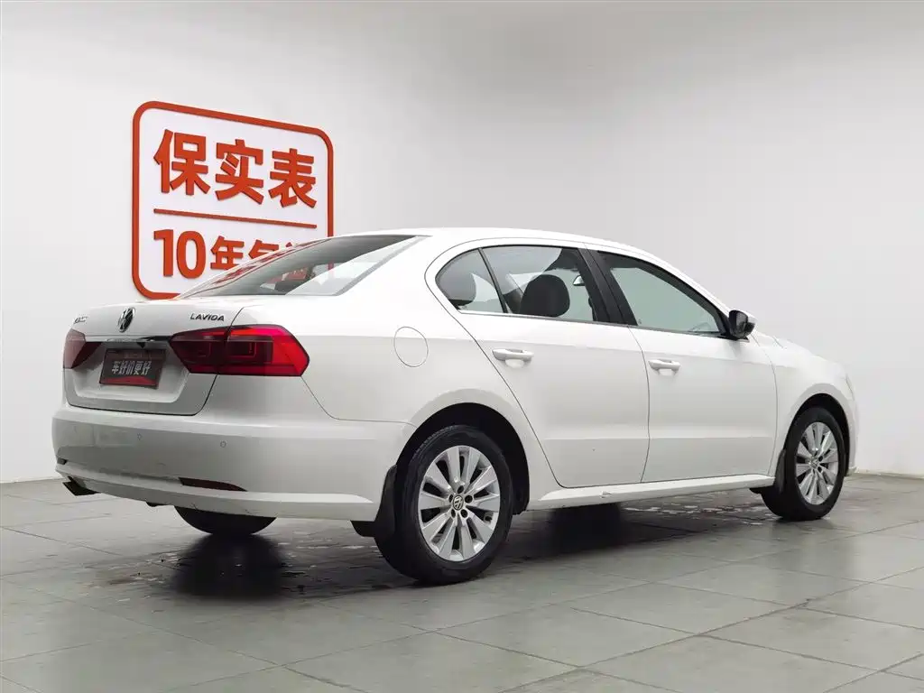 Volkswagen Lavida 2013 Facelift Classic 1.6L Manual Comfort фото 2
